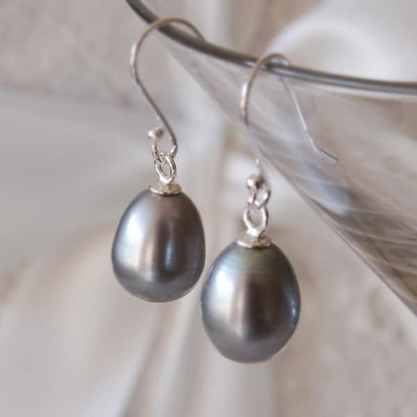 Boucles d'oreilles pendantes en perles grises, Boucles d'oreilles sur fil de perles d'eau douce, Boucles d'oreilles pendantes en perles d'argent, Boucles d'oreilles en perles grises d'eau douce, Perles de mariée grises