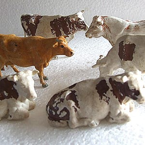 Vintage  Britains   Farm  Animals with  5 Cows and 1 bull