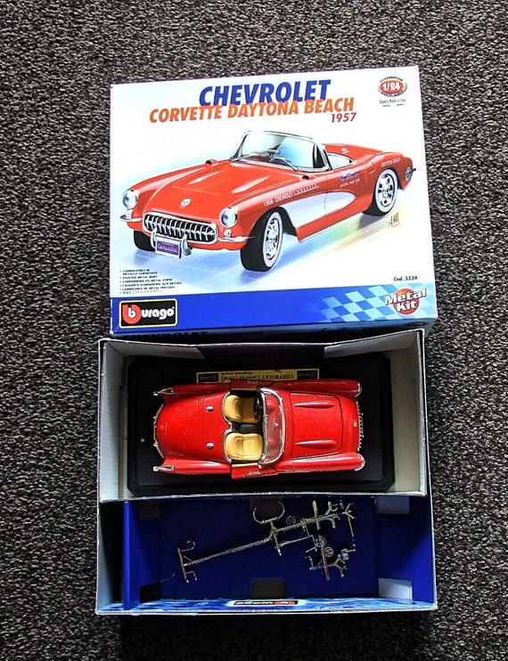 Burago 1 24 kit de metal Coche Chevrolet Corvette Daytona beach 1957  Construir con caja -  México