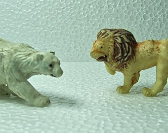 2 X Vintage Britains Plastic  Zoo Animals Polar Bear and Lion