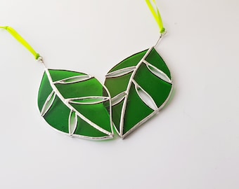 Stained glass leaf suncatcher, green glass leaf, plant lover gift, nature lover gift, green home decor, stained glass green leaf ornament