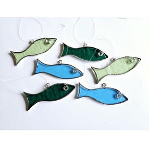 Stained glass fish suncatcher, fish lover gift, small fish ornament, fathers day immagine 1