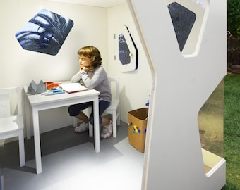 Minicasita de juegos Kyoto, diseño moderno de madera contrachapada de abedul, terraza y jardín.