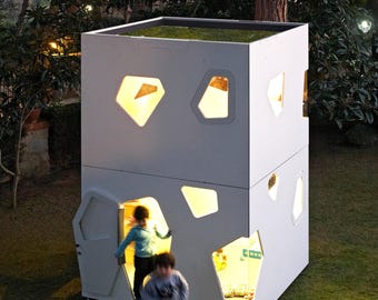 Casita de juegos infantil Kioto Maxi de 2 plantas. Diseño moderno, fácil de montar, pintada por ambos lados.