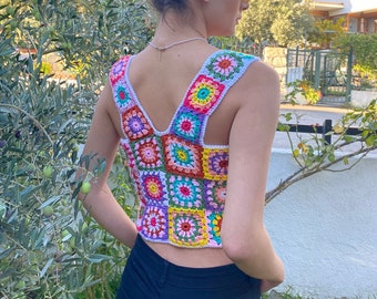 Grand-mère Square Crop Top | Haut au crochet Boho | Haut à col carré | Haut au crochet d’été | Mode des festivals | Tricots Patchwork Femme