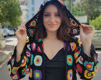 Handgehäkelter Patchwork-Cardigan-Hoodie: Farbenfrohe Boho-Festivaljacke