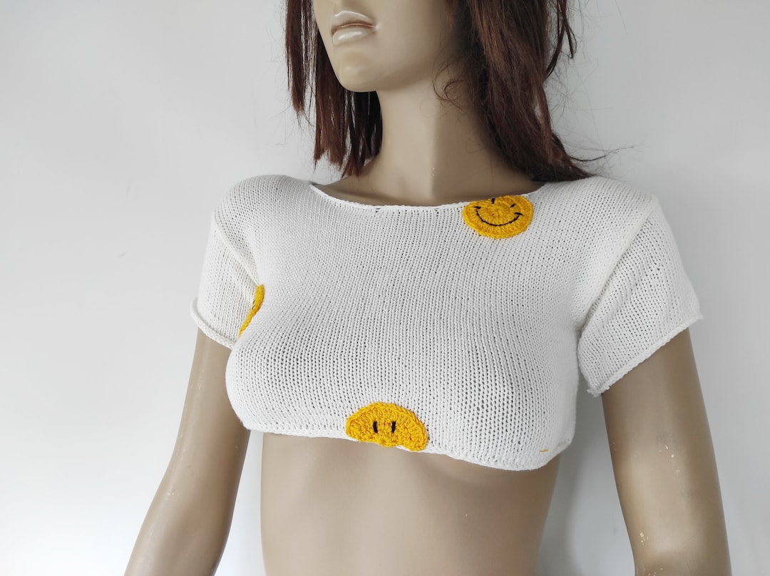 SMILEY FACE LONG SLEEVE CROP TOP