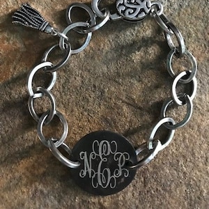 Link Bracelet, oval links, acid-washed disc, engraved, personalized (Oval Link Silver Bracelet)