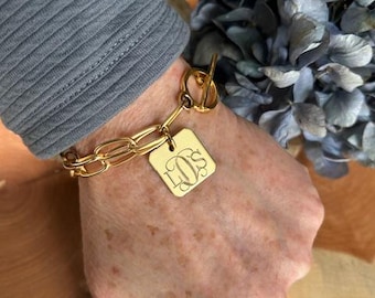 Bracelet, Paperclip Chain, Gold, Square Disc, Toggle, Personalized (Simple Square Bracelet, Gold)