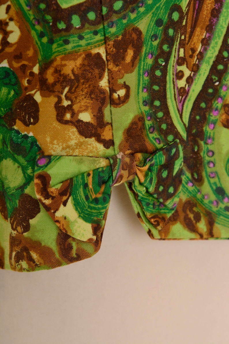 size M Vintage 1950s 1960s green paisley print cotton shirt
