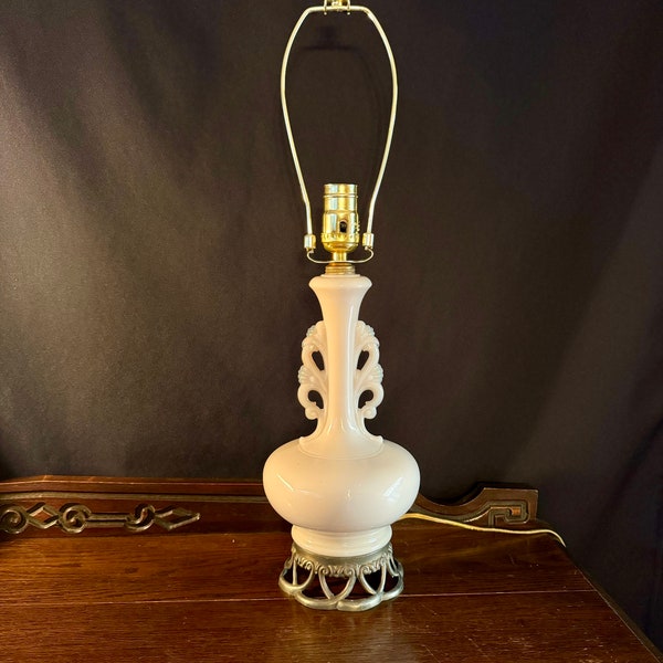 Vintage Aladdin Alacite Mid Century Lamp, Vintage Ivory Alacite Lamp, Vintage Alacite Lamp, Vintage Alacite Art Deco Glass Lamp