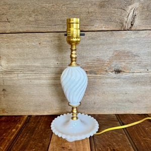 Vintage Milk Glass Swirl Lamp, Farmhouse Milk Glass Lamp, Vintage Lighting, Vintage Lamp, Table Lamp, Desk Lamp, Farmhouse Lamp