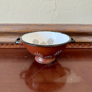 Vintage Farmhouse Enamelware Colander, Vintage Brown and White Enamelware Colander, Vintage Metal Colander