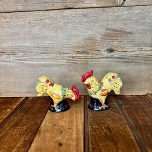 Vintage Rooster Salt and Pepper, Rooster Pair Salt and Pepper, Chickens Salt and Pepper Set, Farmhouse Salt and Pepper
