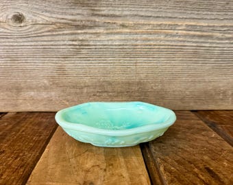Vintage Farmhouse Soap Dish, Vintage Green Oval Soap Dish, Vintage Green Avon Roses  Soap Dish, Vintage Green Farmhouse Soap Dish