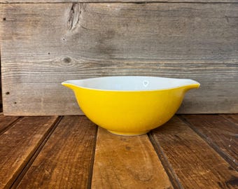 Vintage Pyrex Yellow Cinderella Mixing Bowl,  Yellow Pyrex Bowl,  Pyrex Butterfly Gold 443 Two and a Half Quart Bowl