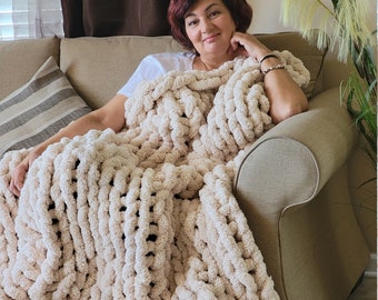 Chunky Blanket and Throw, Super chunky knitted blanket, Arm knit blanket made from Chenille yarn, Chenille blanket, bedspread, Chunky knits