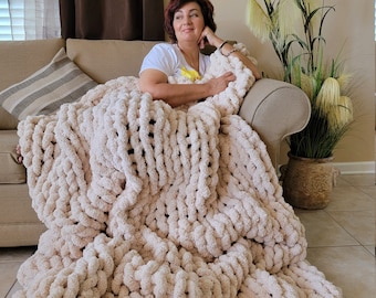 Chunky knit blanket made with chenille yarn, Super chunky blanket throw, Throw blanket , Arm knit chunky blanket, Jumbo knits, Christmas