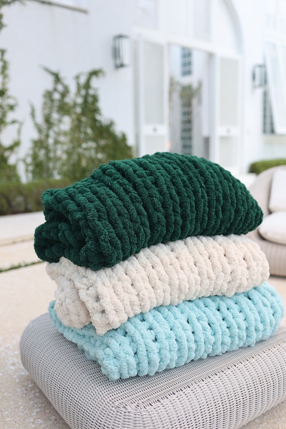 Chunky knit throw blanket made with chenille yarn, Super chunky blanket throw, Christmas blanket