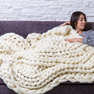 Super chunky knit throw blanket, Chunky knit blanket, Blanket, Throw, Chunky knits, Arm knitted blanket, Merino wool blanket, Wool blanket