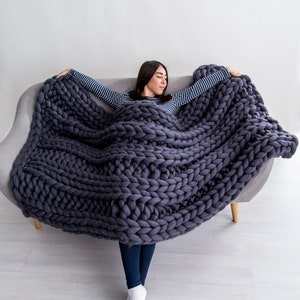 Super chunky knit throw blanket, Chunky knit blanket, Blanket, Throw, Chunky knits, Arm knitted blanket, Merino wool blanket, Wool blanket image 4