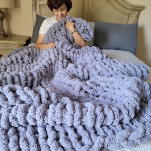 Fluffy Chenille Chunky Blanket Throw, Super chunky knitted blanket, Arm knit blanket made with Chenille yarn, Chenille blanket, bedspread