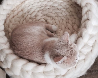 Chunky Knit Cat Bed made with Merino Wool
