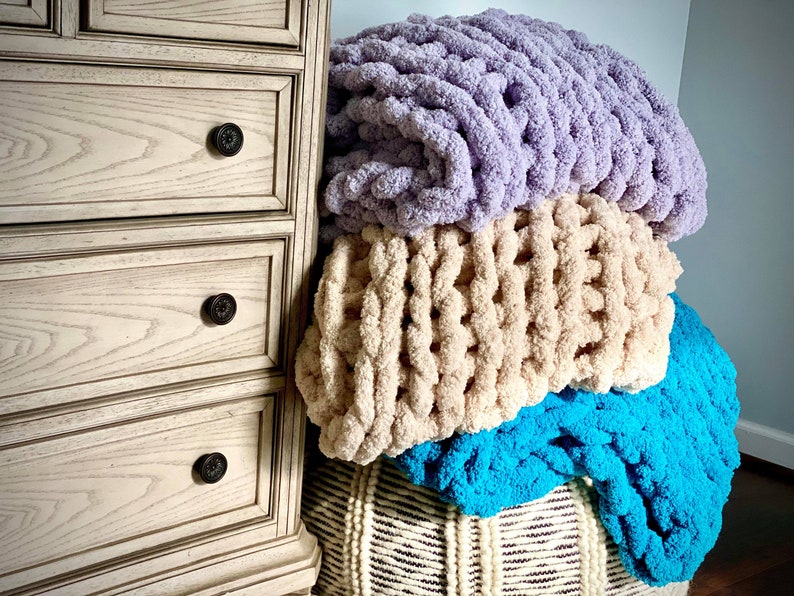 JennysKnitCo Chenille Blanket - Thumbnail 3