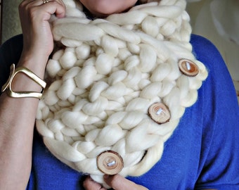 Super Chunky infinity scarf, chunky yarn, Australian merino knit scarf, super bulky scarf, Scarf with buttons