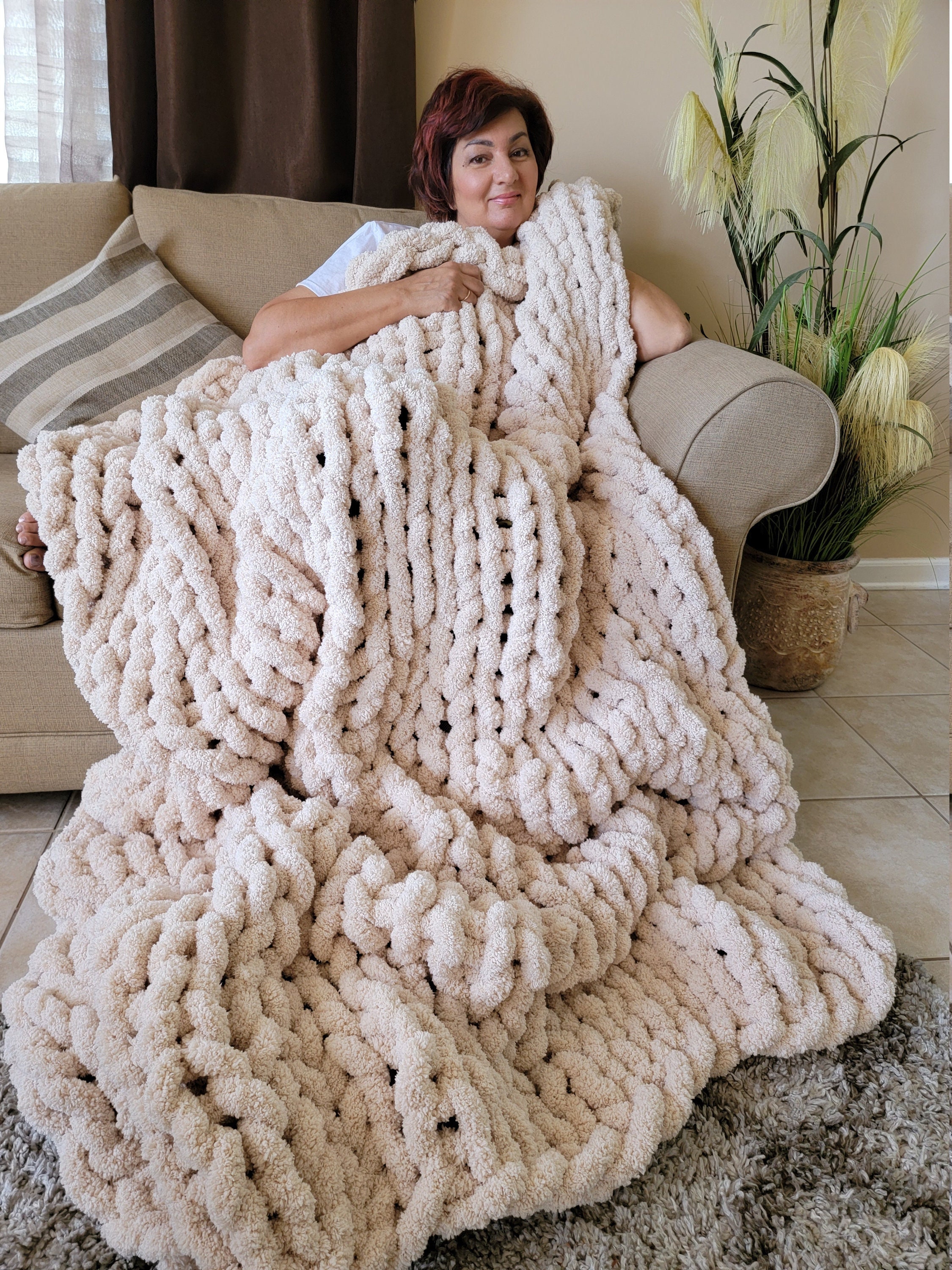 Washable Loopy Yarn Crochet Polyester Knitting Puffy Thick Velvet Giant  Blanket Chunky Chenille Custom Size Jumbo Blanket - China Knit Weighted  Blanket and Chunky Knit Blanket price