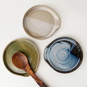 Handmade Ceramic Spoon Rest • Wheel Thrown Stoneware • Modern Kitchen Spoon Holder • Pottery Spoon Rest • Neutral Speckled Kitchen Decor