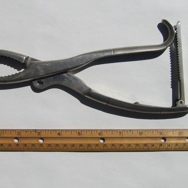 Old Antique Vintage Toothed Bone Pliers Locking Forceps Orthopedic Surgical Tool Bridgeport Hardware Manufacturing Corporation