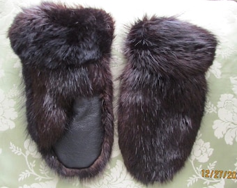 Natural black beaver mittens available in S, M, L, XL, 2XL sizes
