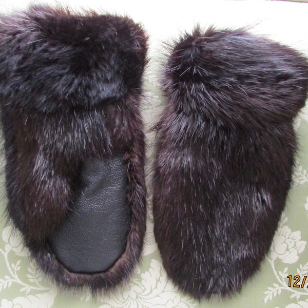 Natural black beaver mittens available in S, M, L, XL, 2XL sizes