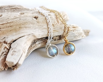Wire Wrap Labradorite Pendant Necklace: Minimalist Stone Choker