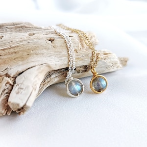 Wire Wrap Labradorite Pendant Necklace: Minimalist Stone Choker
