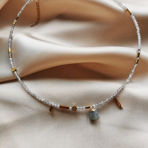 Choker met labradorietkralen: sierlijke edelsteenketting