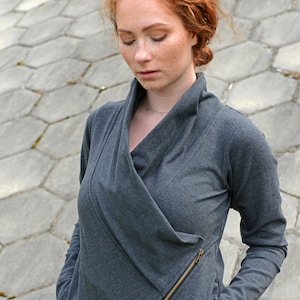 アシンメトリーカーディガンジャケット、ショートラップスウェットシャツ、プラスサイズの服、ラップスウェットシャツ、ジップスウェットシャツ、快適なラップカーディガン、ミニマリスト