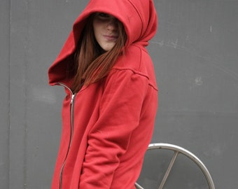 Casaco feminino vermelho assimétrico com capuz e zíper na altura do joelho, em algodão, feito à mão, da Dark Akademia, moda sustentável.