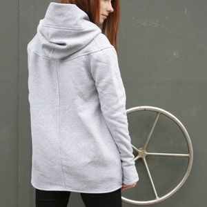 Sudadera con capucha Big Hood, sudadera con capucha Solarpunk, sudadera con capucha para mujer, sudadera con capucha asimétrica, sudadera con capucha con cremallera, abrigo con capucha, sudadera gris, ropa cómoda, algodón imagen 5