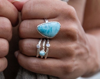 Bague unique à trois anneaux avec larimar et pierre de lune arc-en-ciel en argent sterling - Plusieurs tailles - Bague avec plusieurs pierres précieuses - Bijoux en pierres précieuses