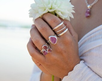 Cobalto Calcite Ring in Beaten Silver Setting - Size 7 US