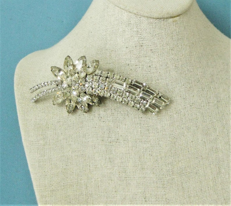 Spectacular Large Diamante Floral Spray Brooch image 10