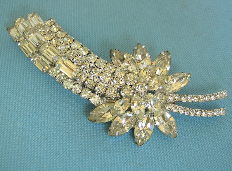 Spectacular Large Diamante Floral Spray Brooch image 3