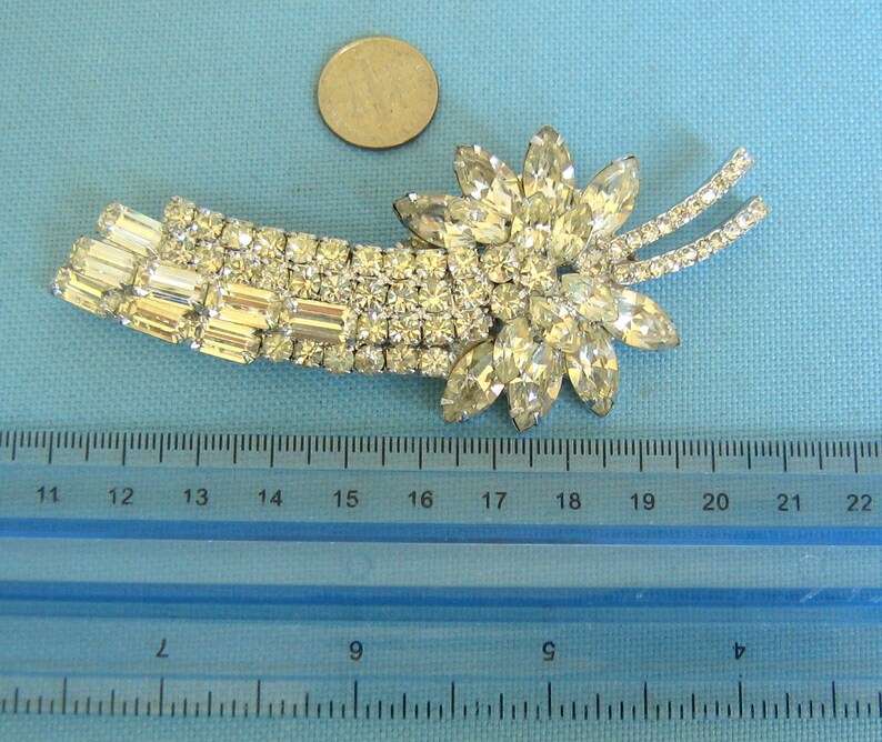 Spectacular Large Diamante Floral Spray Brooch image 8