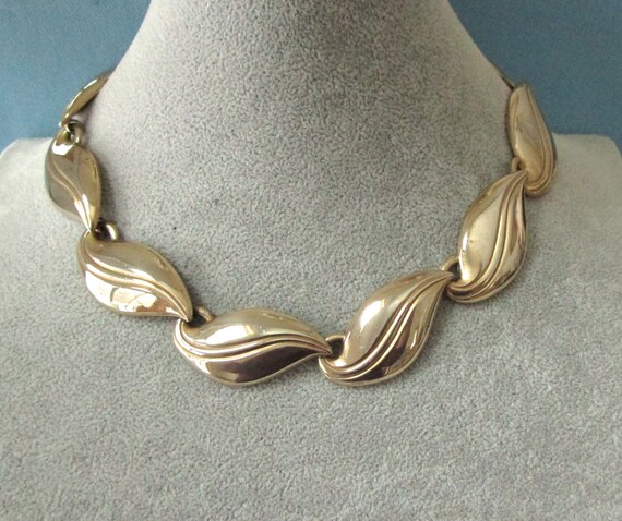 Vintage Chunky Silver Tone Swirl/Leaf Necklace - image 4