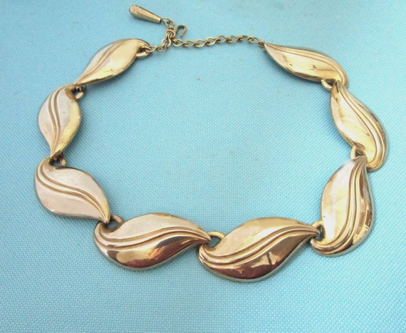 Vintage Chunky Silver Tone Swirl/Leaf Necklace - image 1