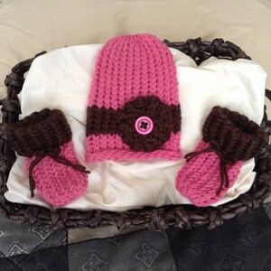 Newborn Baby girl knit hat and booties,Newborn knit hat for girl,baby girl hat and booties,baby girl shower gift,newborn baby girl booties