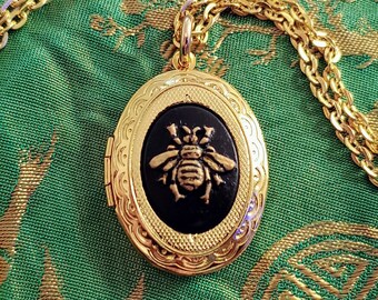 Locket Bee Hand Painted Cameo Scallops Pendant Oval Gold and Black