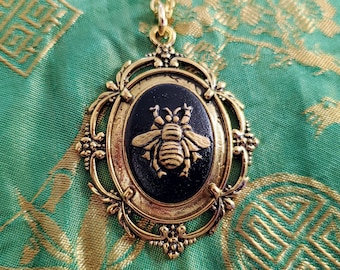 Pendant Bee Hand Painted Cameo Caroline Focal Gold and Black